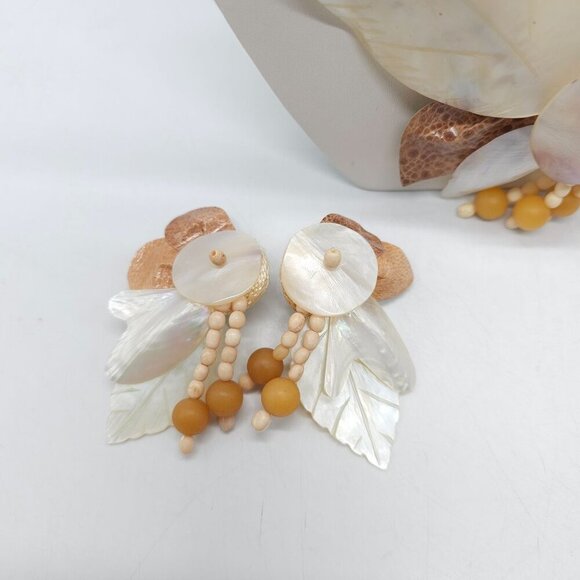 Handcrafted Natural Shell Necklace ClipOn Earrings Set Leaf Design Neutral Tones - Picture 2 of 9